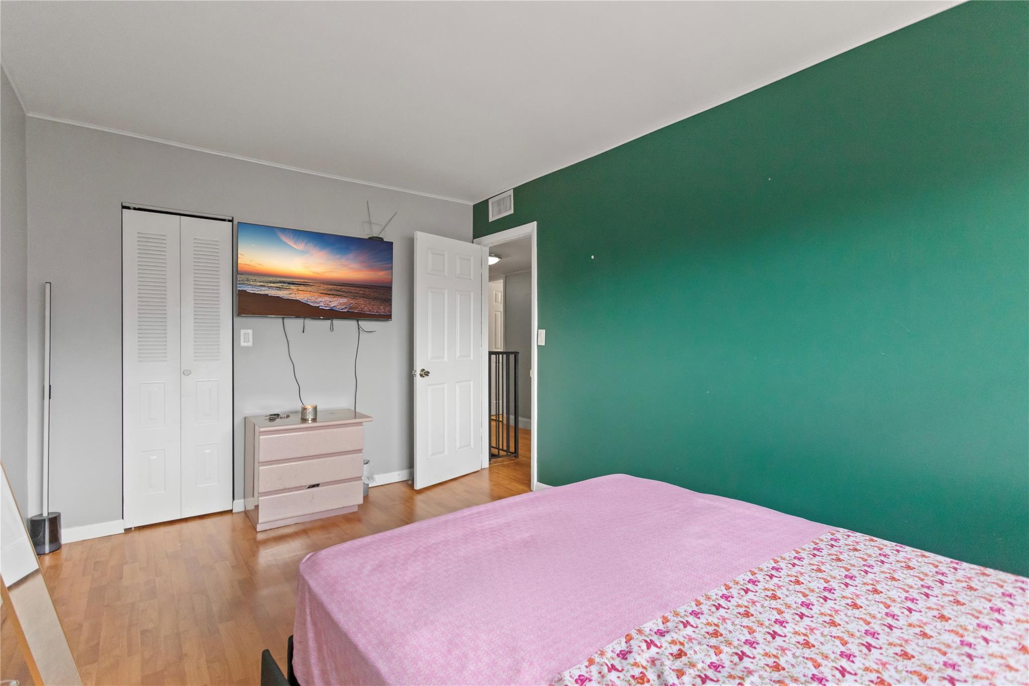 VALENCIA VILLAGE - Residential