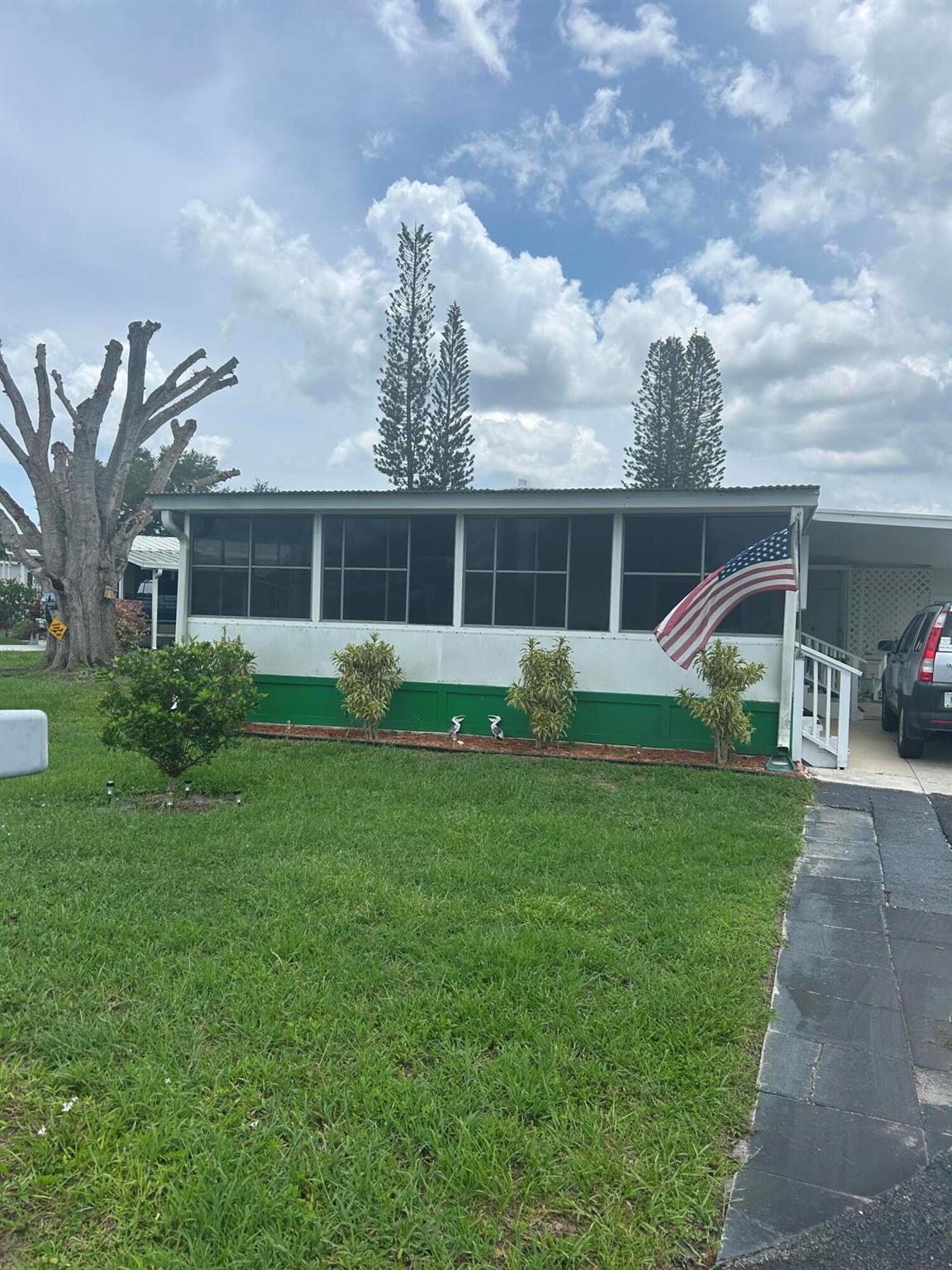86 Sandhill Boulevard