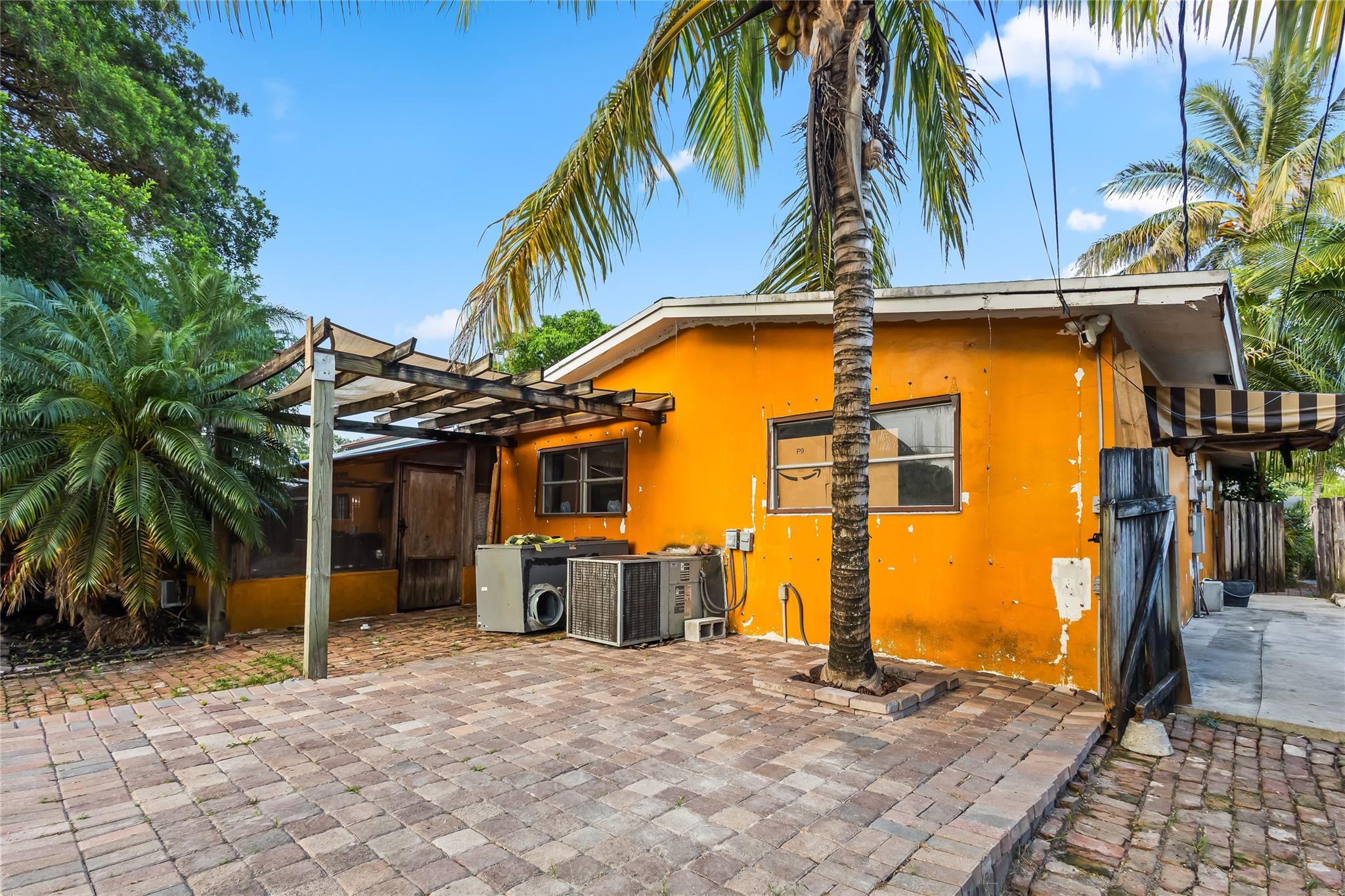 2441 SW 43rd Ave
