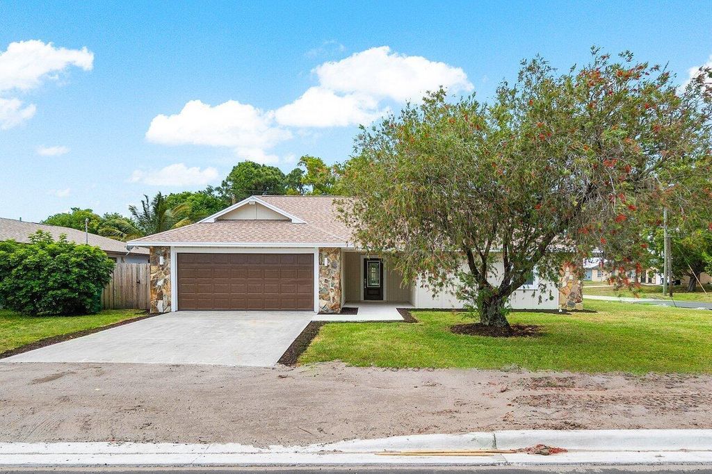 Photo of 1614 SE Floresta Drive, Port Saint Lucie, FL 34983 (MLS # R10978508)