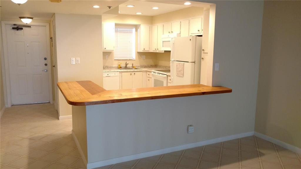 Photo of 3100 W ROLLING HILLS Circle #502, Davie, FL 33328 (MLS # B26075023)