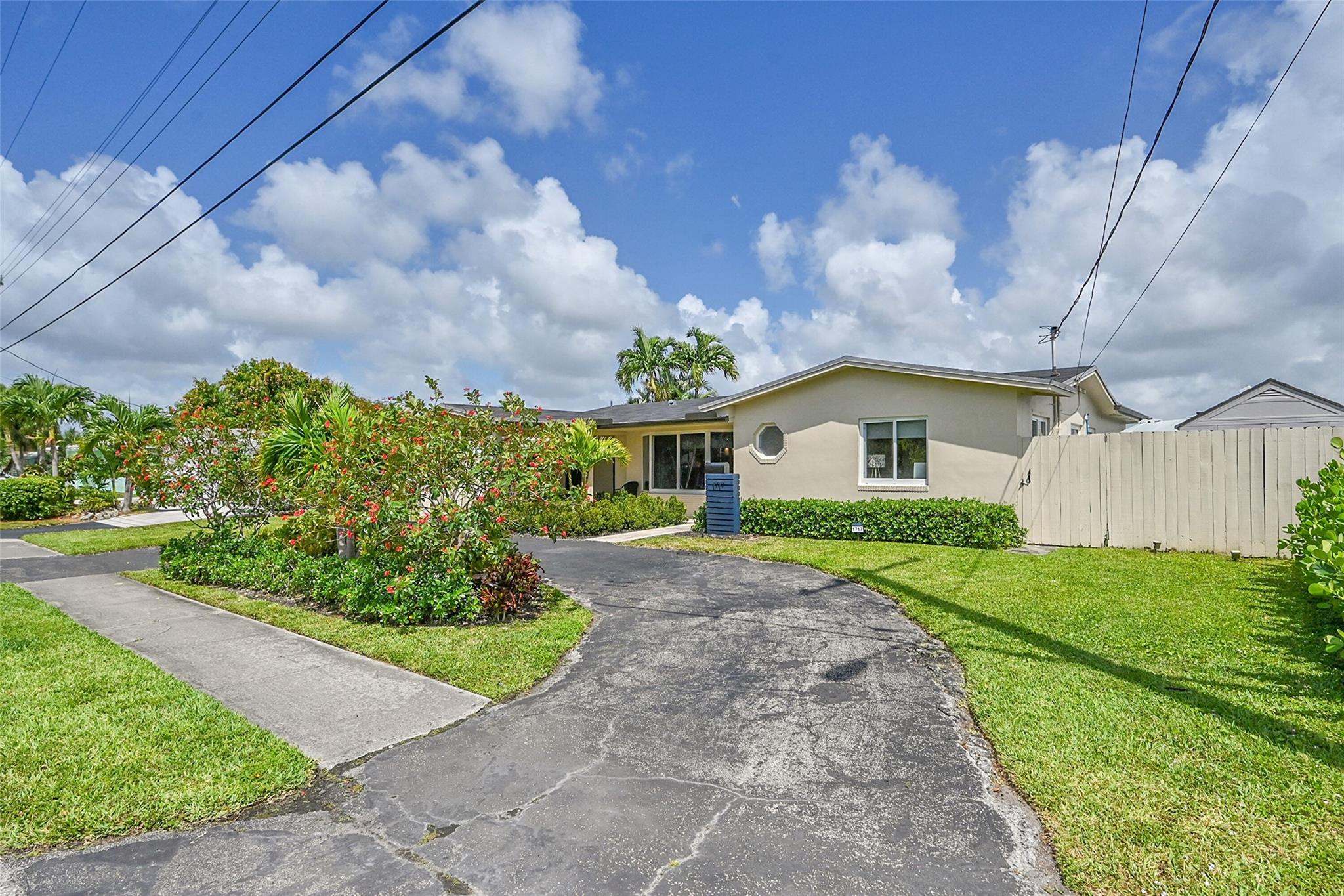 1717 NW 39 St