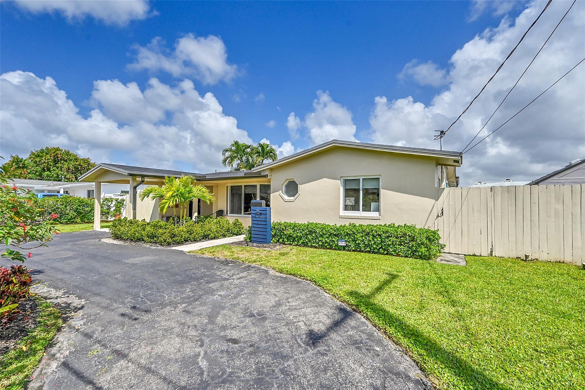 1717 NW 39 St