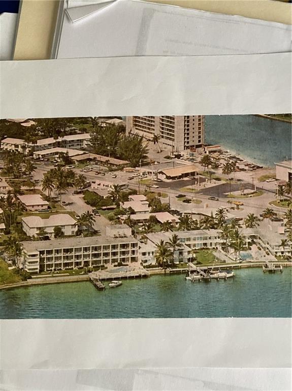 Hillsboro shores executiv - Residential
