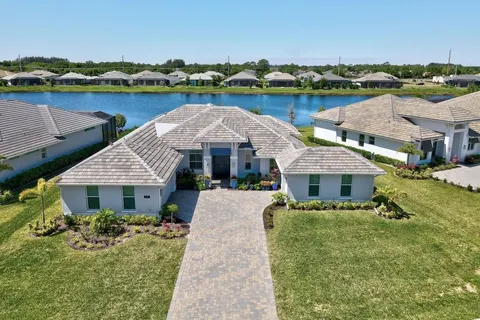 5594 Bent Pine Square, Vero Beach, FL MLS: R11073887