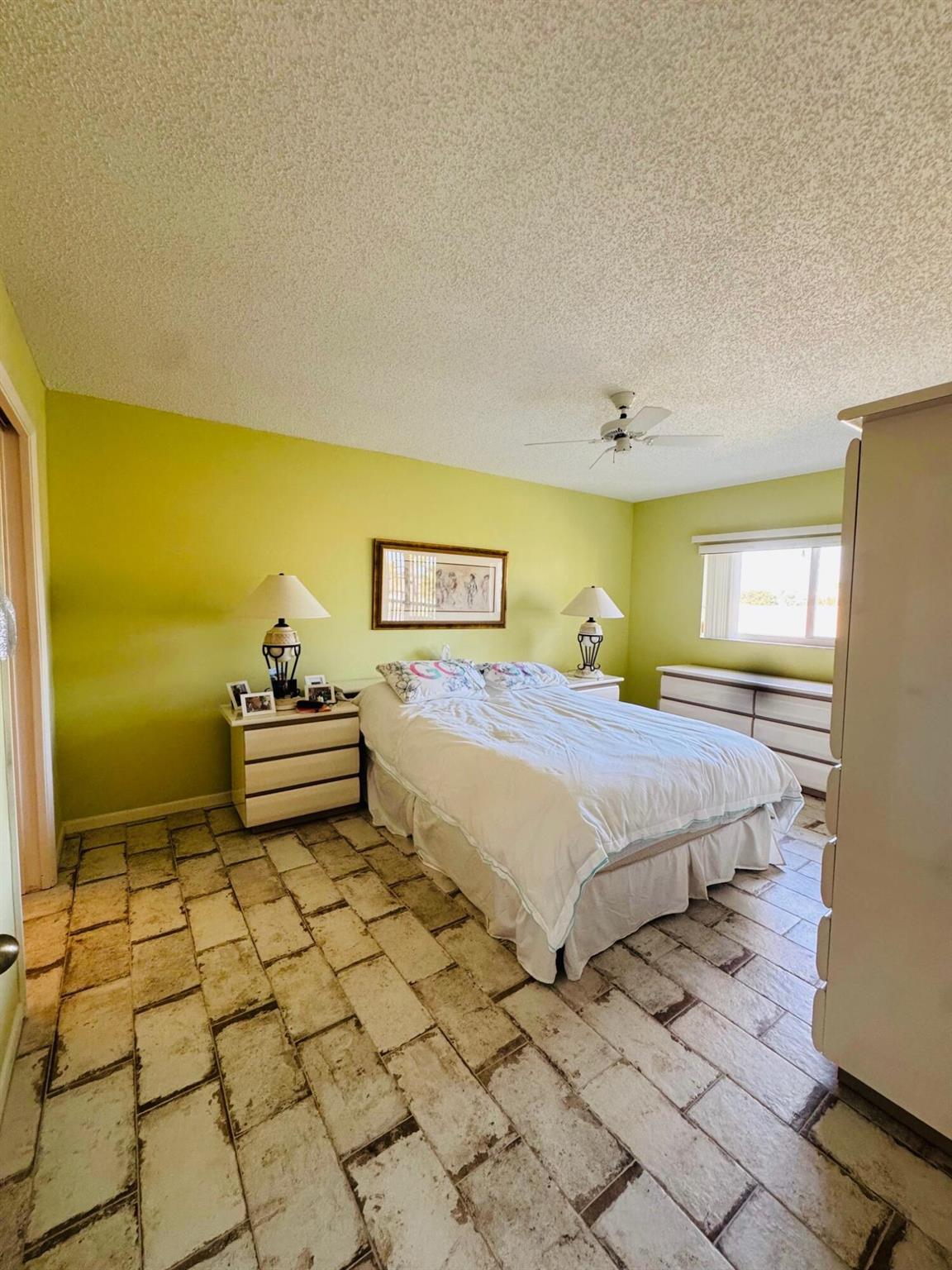 FAIRWAY CLUB COND B, D, O - Residential Lease