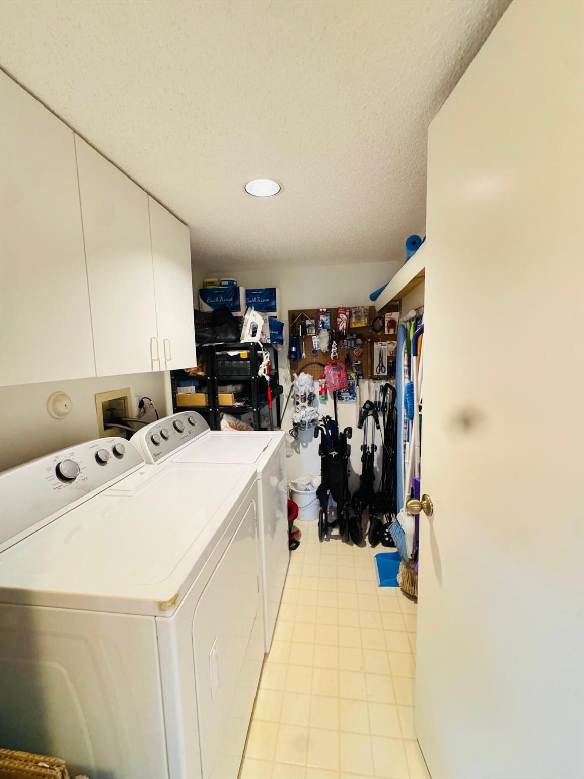 FAIRWAY CLUB COND B, D, O - Residential Lease