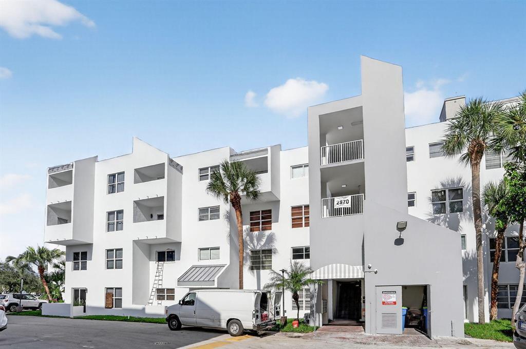 Great opportunity to own a nice clean and original condo .LOCATED IN AN ALL-AGE COMMUNITY JUST A SHORT WALK FROM THE BEACH AND NEARBY RESTAURANTS. THE COMPLEX IS CURRENTLY UNDERGOING A FINAL TRANSFORMATION .2 bedrooms and 2 full bathrooms just steps from the beach. Pet friendly complex with a fantastic pool , enjoy stunning water views with a direct dock-age for your boat and a sparkling resort-style pool with with grills and a private gym VACANT AND EASY TO SHOW!. All special assessments are paid in full. 40 years completed. Association has reserves, Association requires 20% down payment and 700 Credit score. No leases the first year owned. Roof is brand new and working on finishing the Mansards. Landscape on going.
