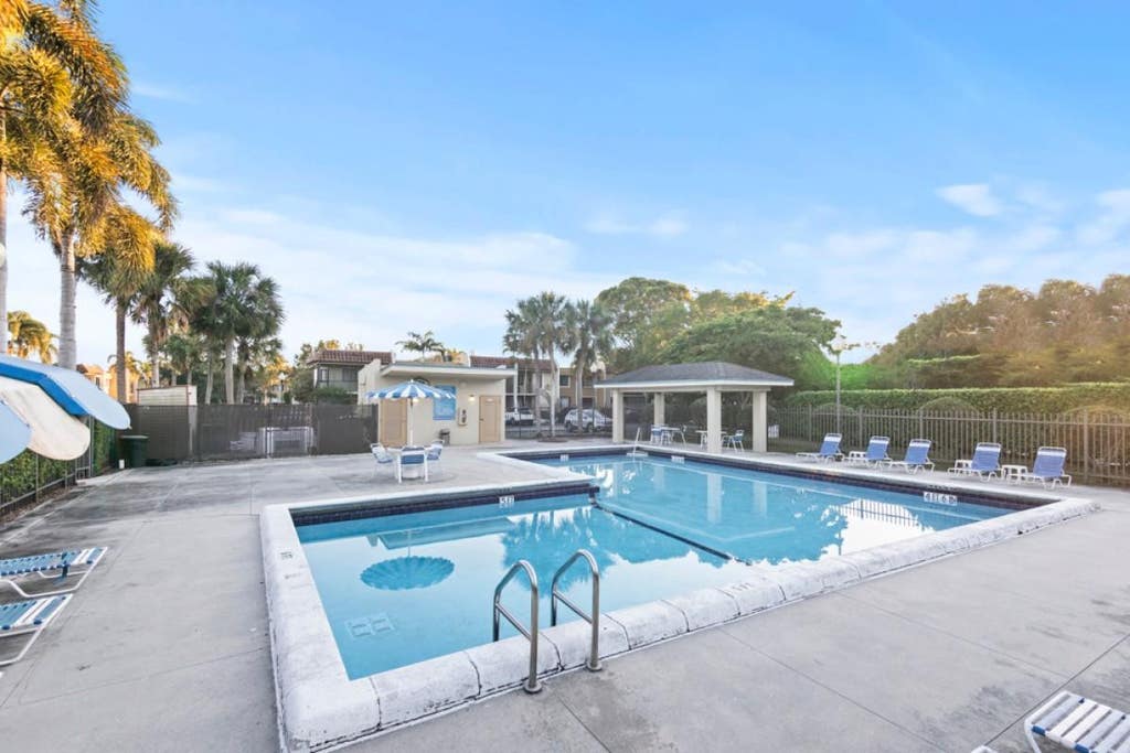 Photo of 428 Lakeview Drive #201, Weston, FL 33326 (MLS # B26038828)