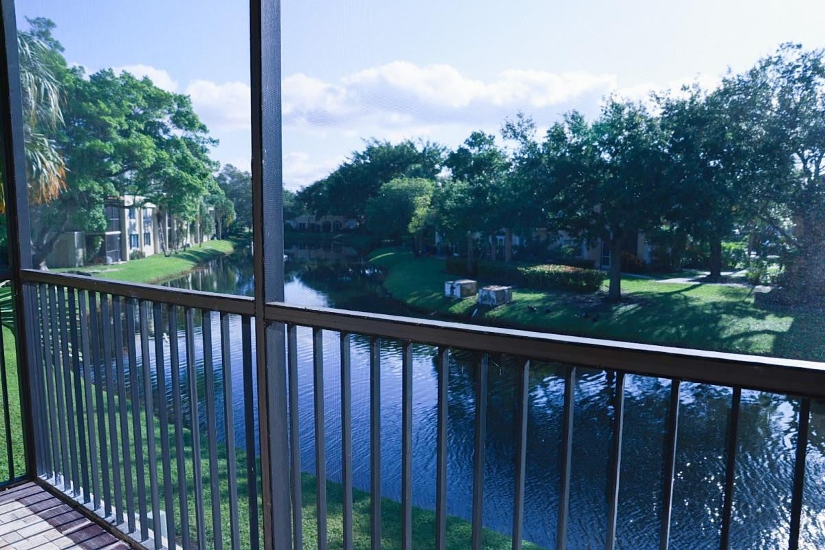 428 Lakeview Drive 201, Weston FL 33326