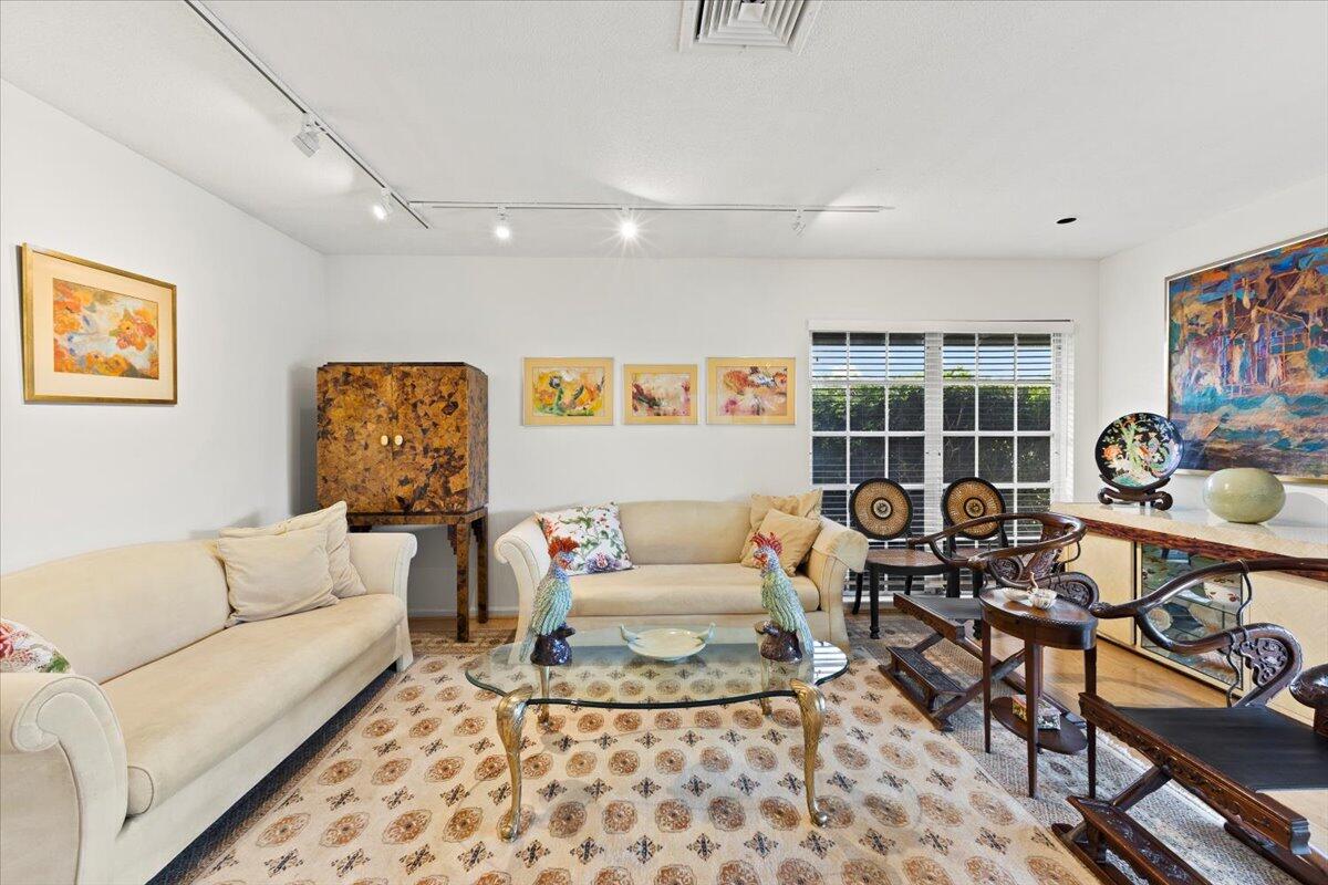 RIO VISTA VILLAS - Residential