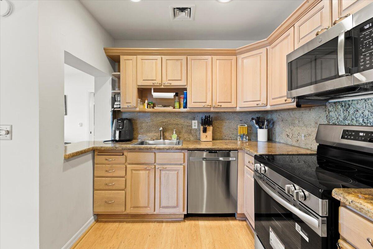 RIO VISTA VILLAS - Residential