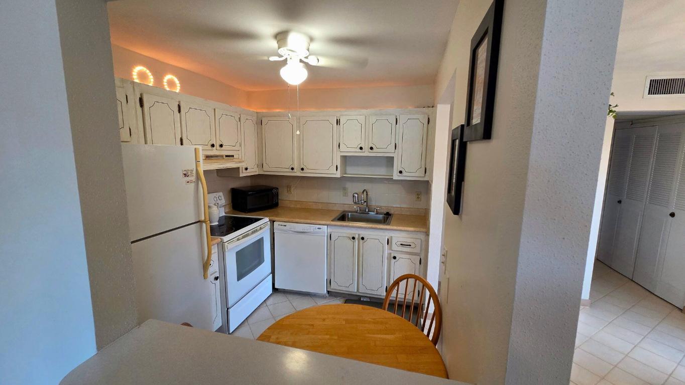 KINGS POINT SAXONY CONDOS - Residential