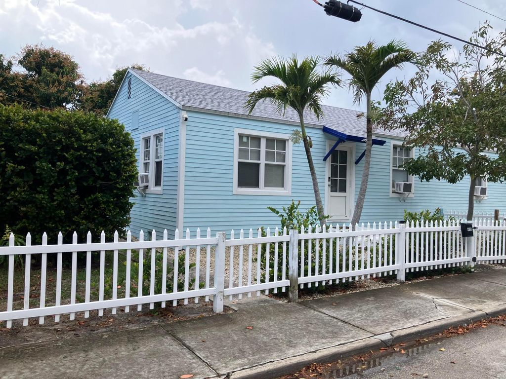 Photo of 415 N 9th Ave Avenue N, Lake Worth Beach, FL 33460 (MLS # B26007524)