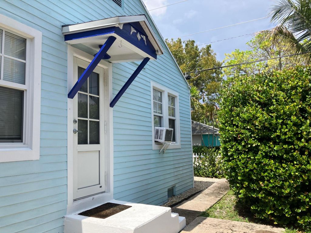 Photo of 415 N 9th Ave Avenue N, Lake Worth Beach, FL 33460 (MLS # B26007524)