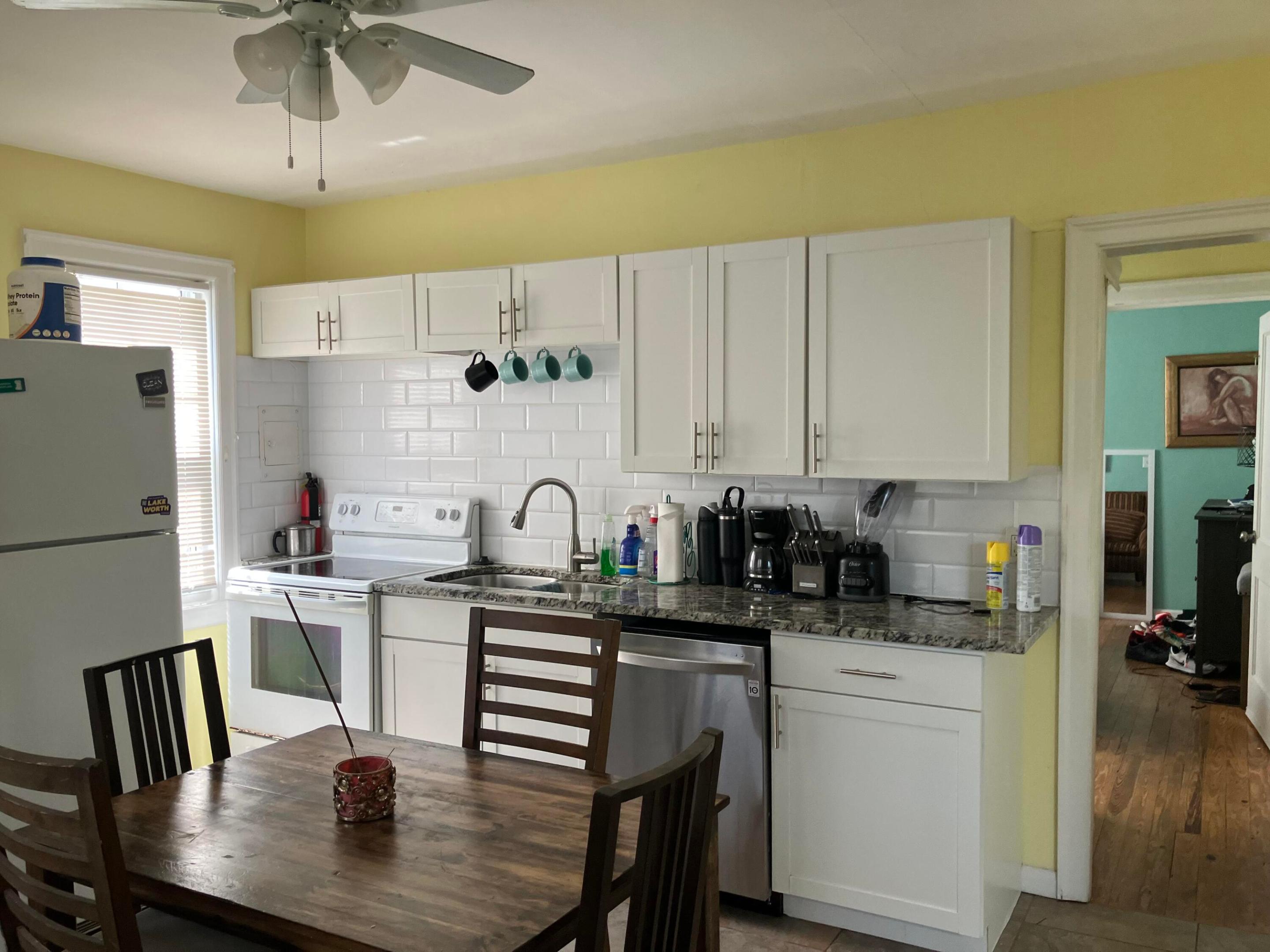 LAKE WORTH TOWN OF - Residential Lease