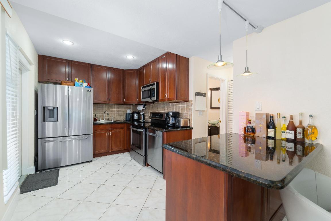 CORAL RIDGE LANDINGS CONDO - Residential