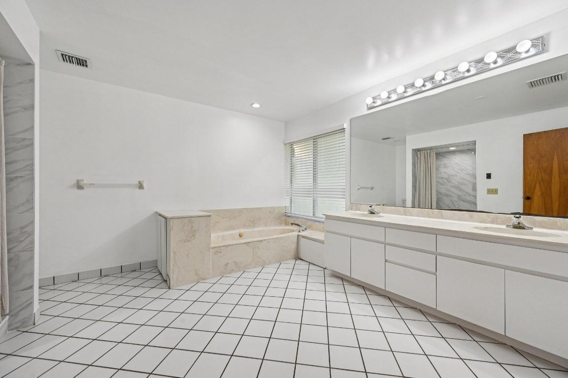 PINEWOOD GROVE OF WELLINGTON - Residential