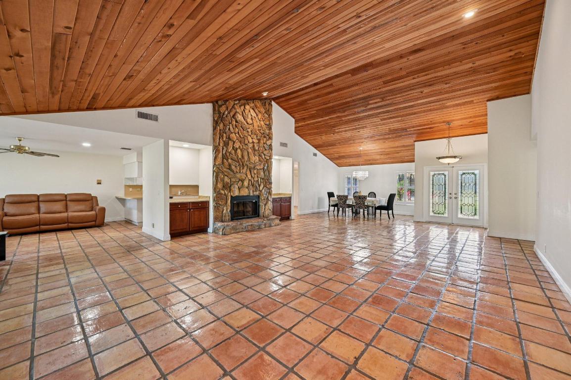 PINEWOOD GROVE OF WELLINGTON - Residential