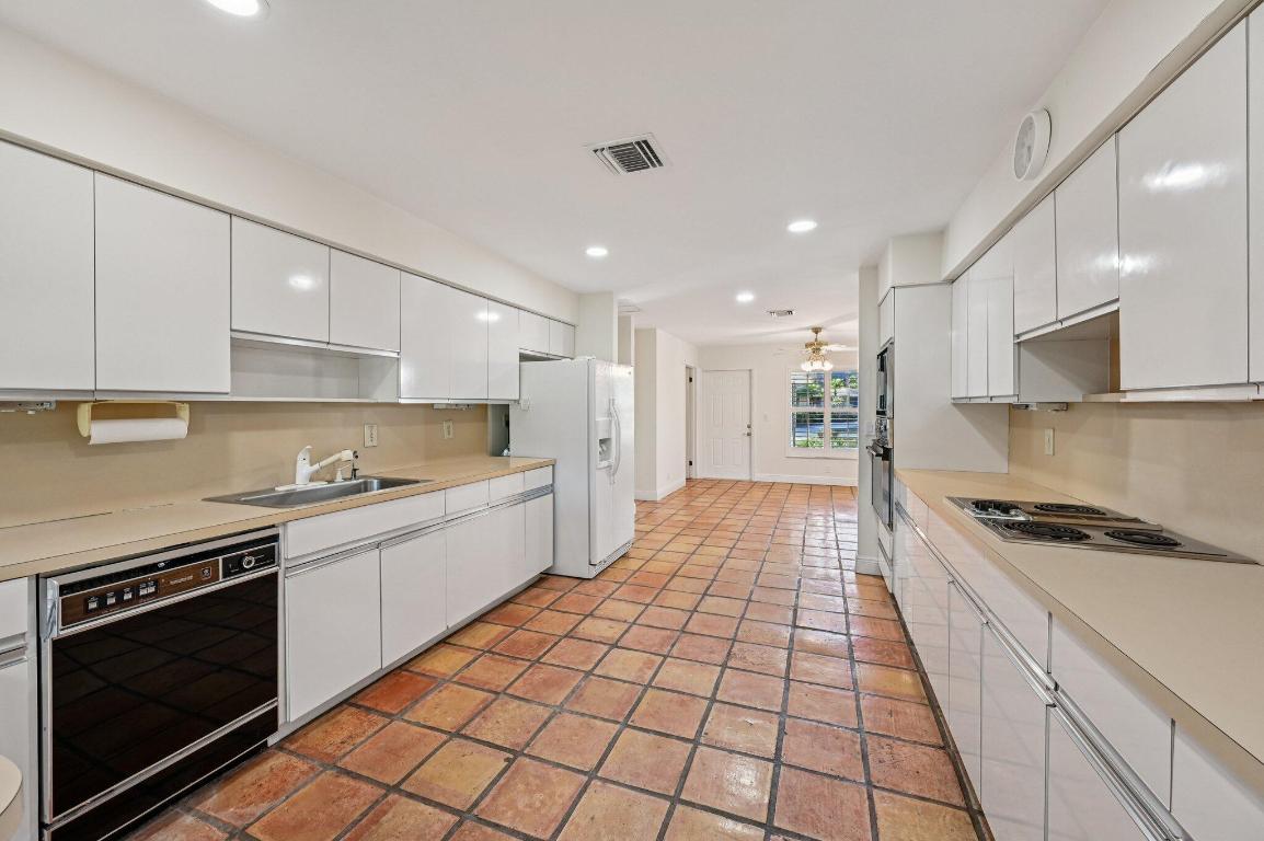 PINEWOOD GROVE OF WELLINGTON - Residential