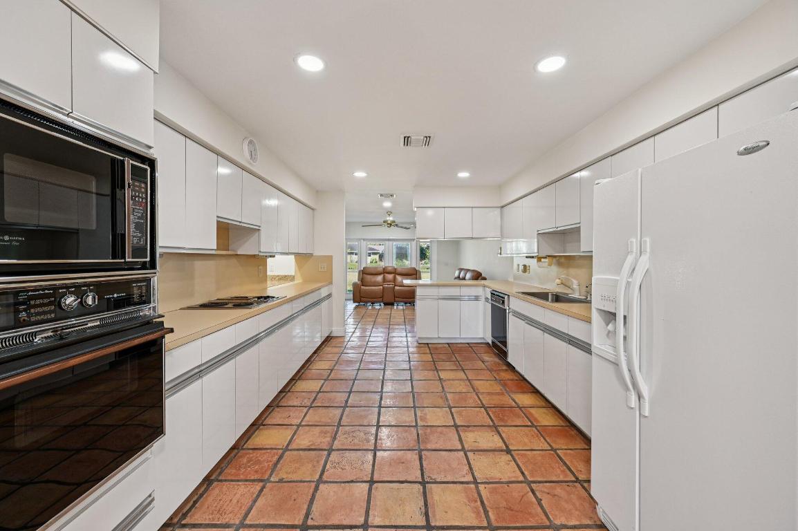 PINEWOOD GROVE OF WELLINGTON - Residential