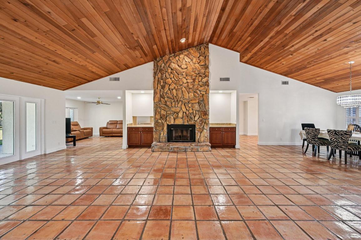 PINEWOOD GROVE OF WELLINGTON - Residential