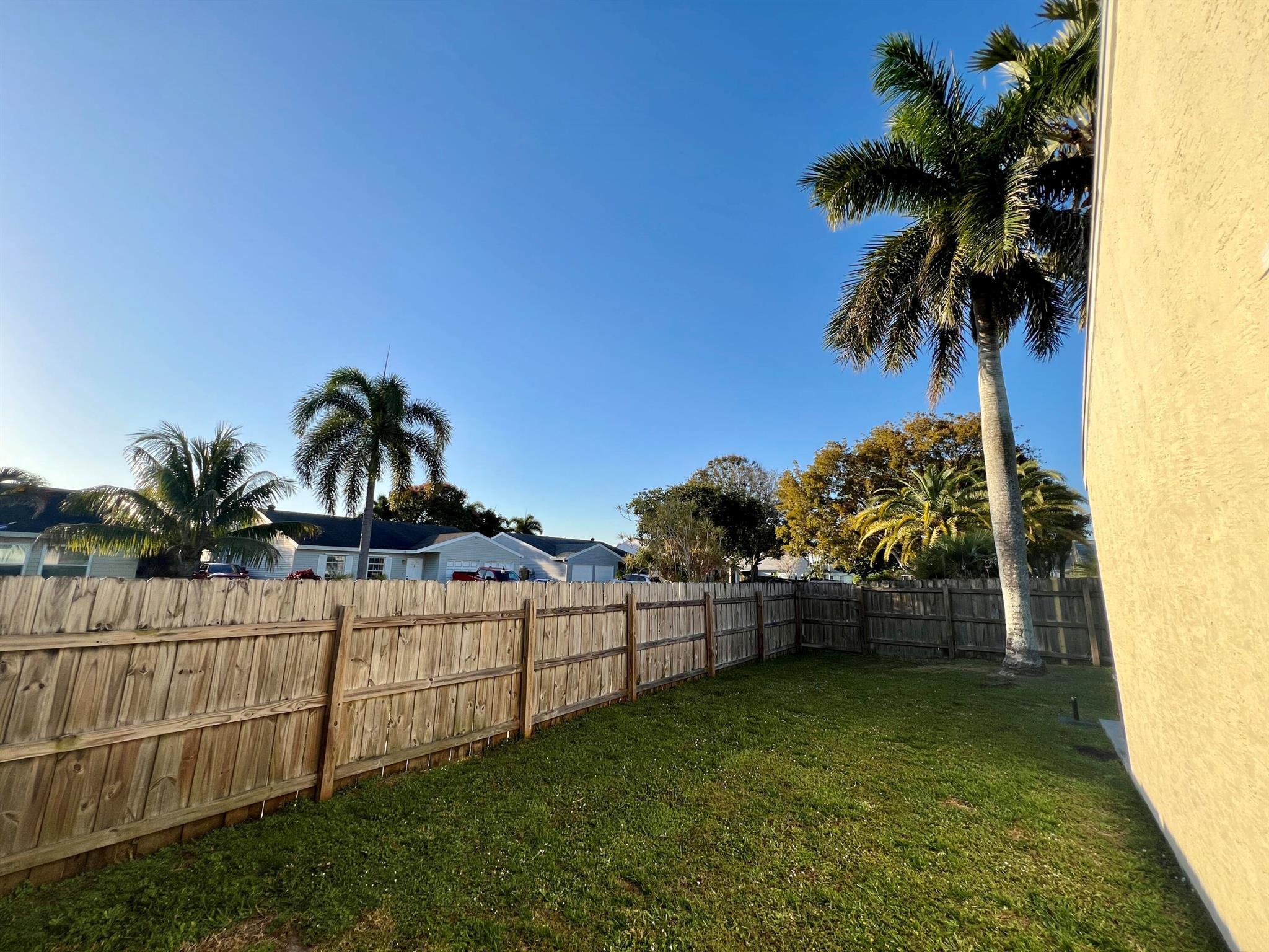 COUNTRYWOOD 2 - Residential Lease