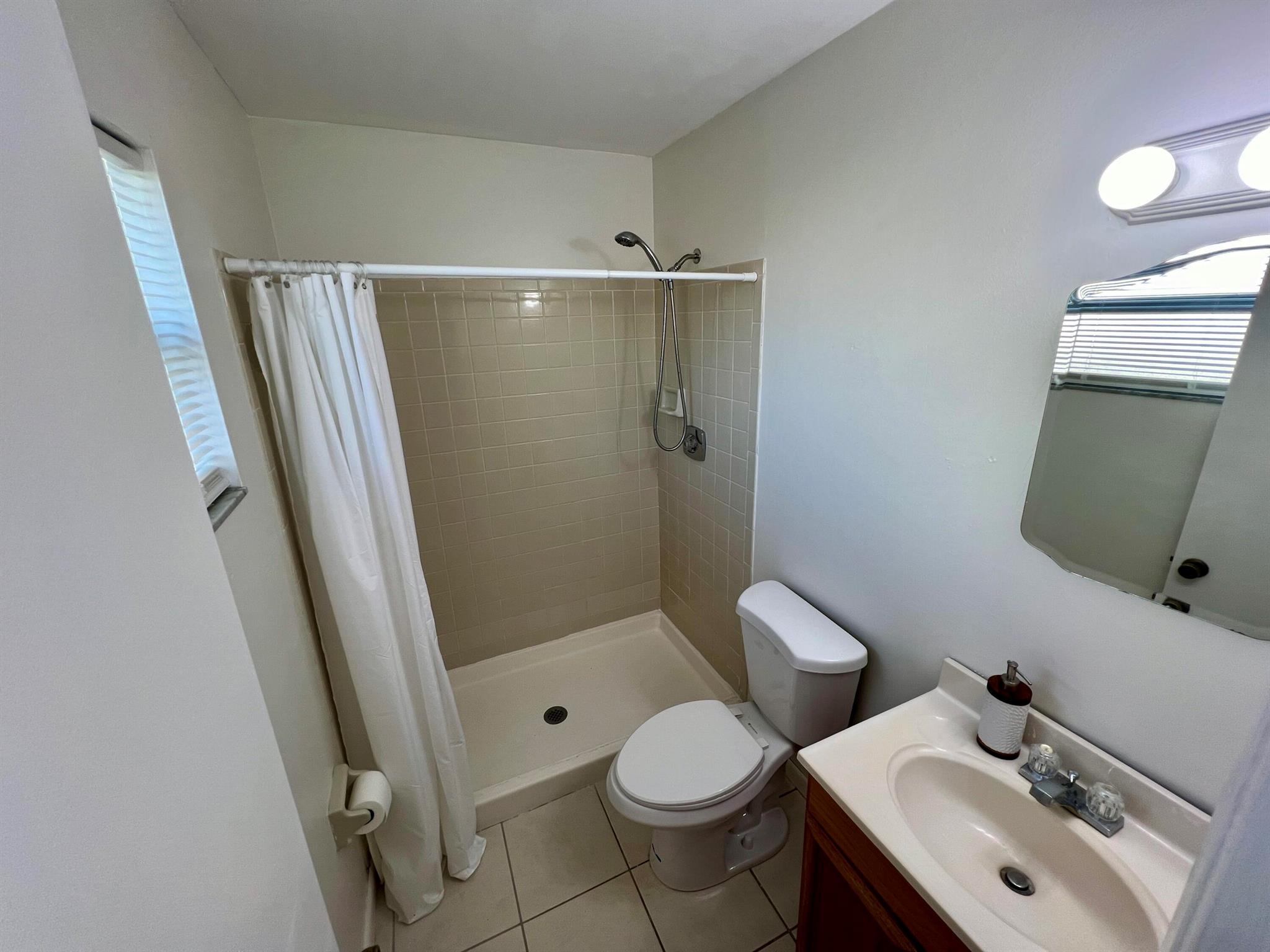 COUNTRYWOOD 2 - Residential Lease