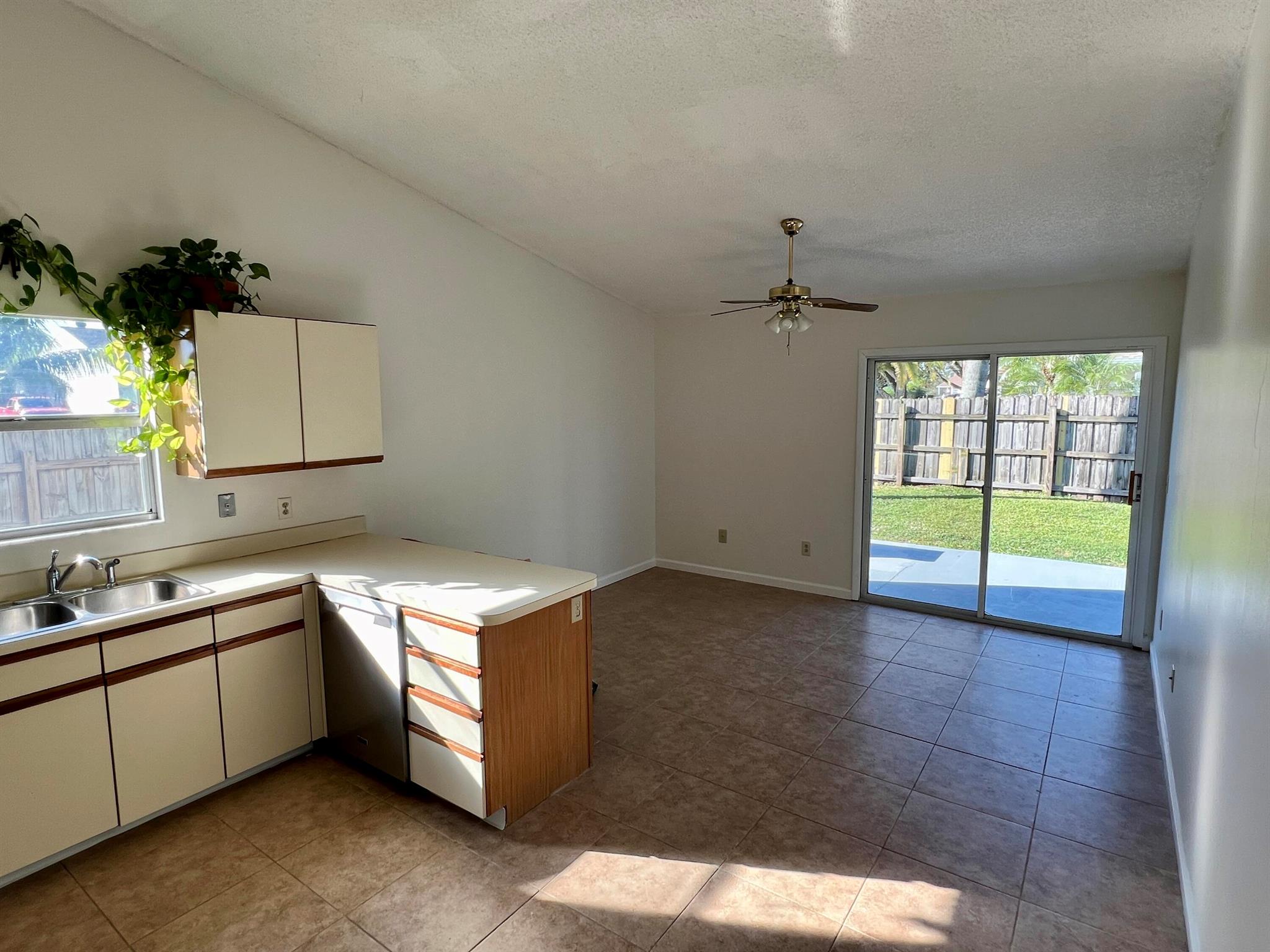 COUNTRYWOOD 2 - Residential Lease