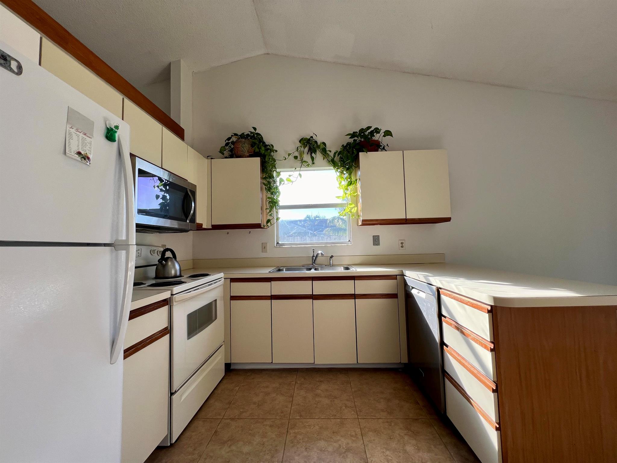 COUNTRYWOOD 2 - Residential Lease