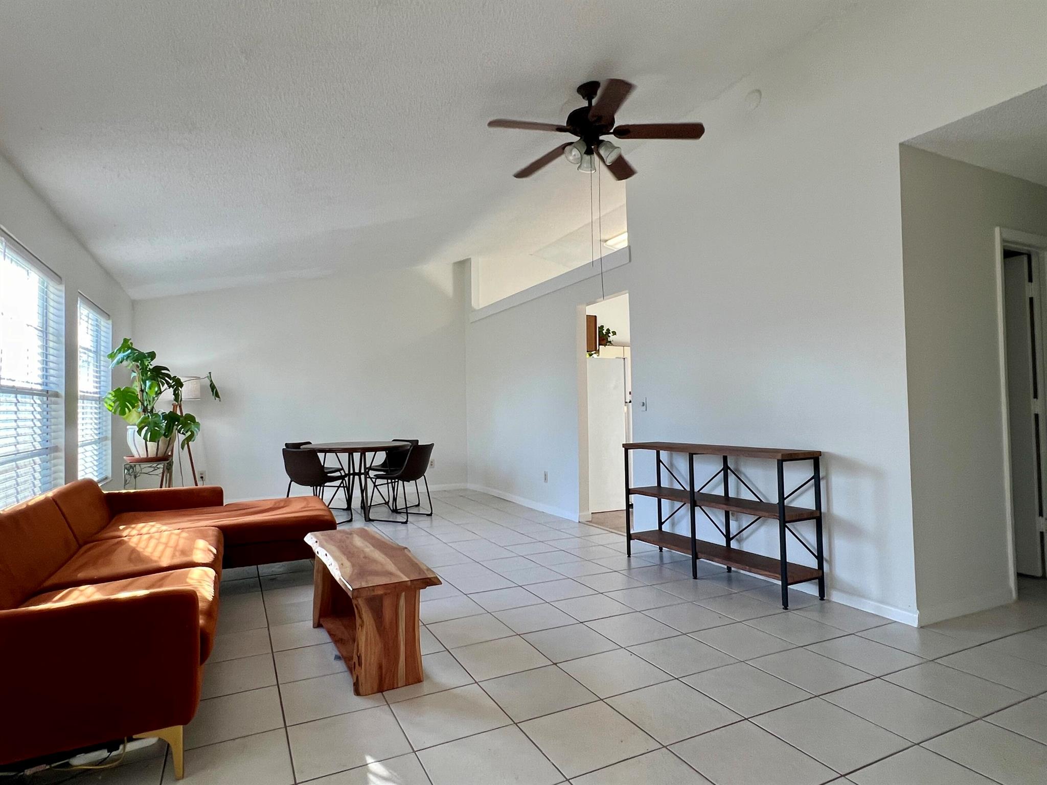 COUNTRYWOOD 2 - Residential Lease