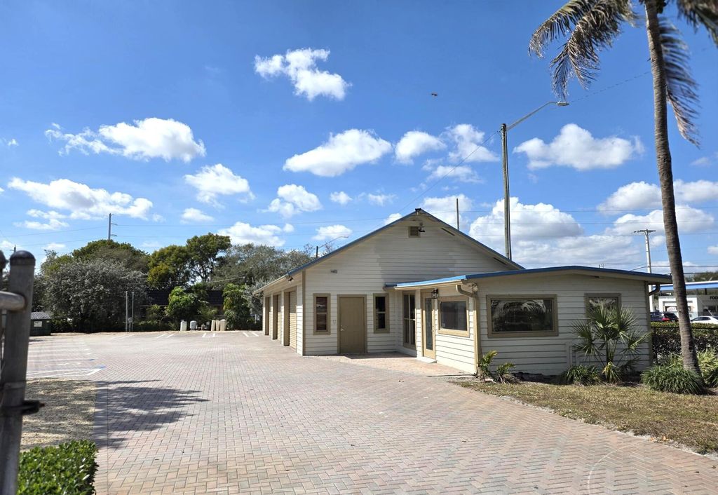 Photo of 1710 W Atlantic Avenue, Delray Beach, FL 33444 (MLS # B26000993)