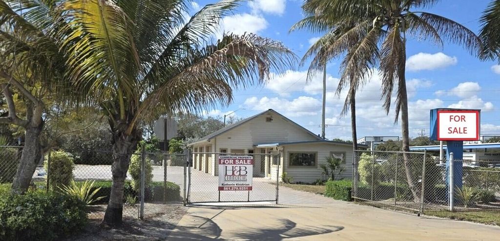 Photo of 1710 W Atlantic Avenue, Delray Beach, FL 33444 (MLS # B26000993)