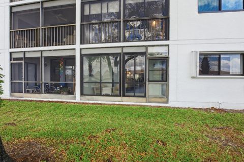 Tiny photo for 4725 Lucerne Lakes Blvd Boulevard E #110, Lake Worth, FL 33467 (MLS # B26001451)