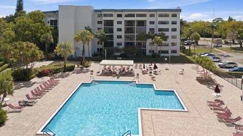 Tiny photo for 4725 Lucerne Lakes Blvd Boulevard E #110, Lake Worth, FL 33467 (MLS # B26001451)