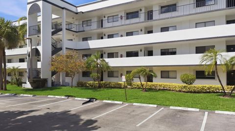 Tiny photo for 4725 Lucerne Lakes Blvd Boulevard E #110, Lake Worth, FL 33467 (MLS # B26001451)