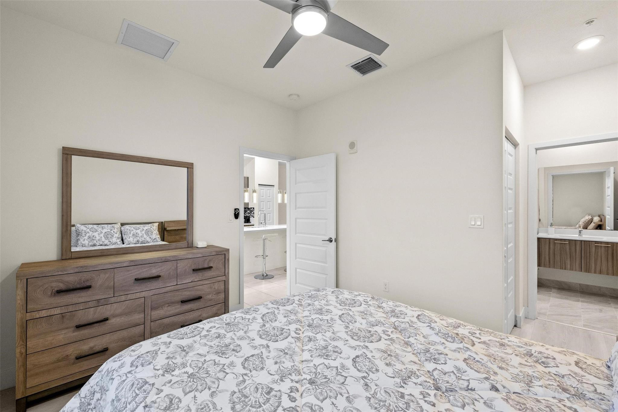 APEX AT PARK CENTRAL CONDO NO 4 - Residential Lease