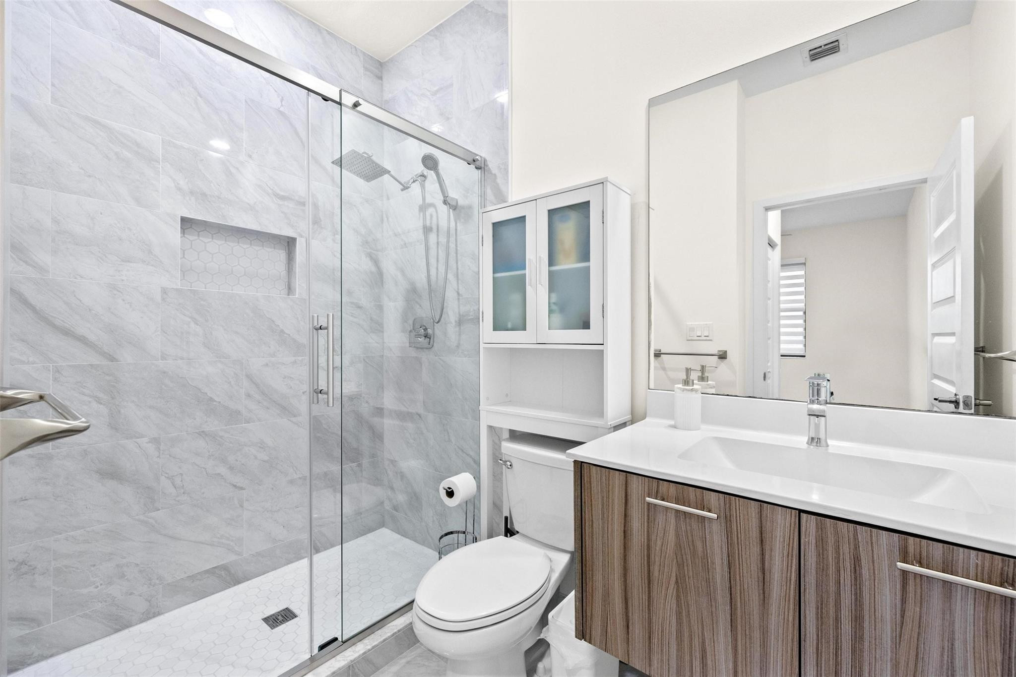 APEX AT PARK CENTRAL CONDO NO 4 - Residential Lease