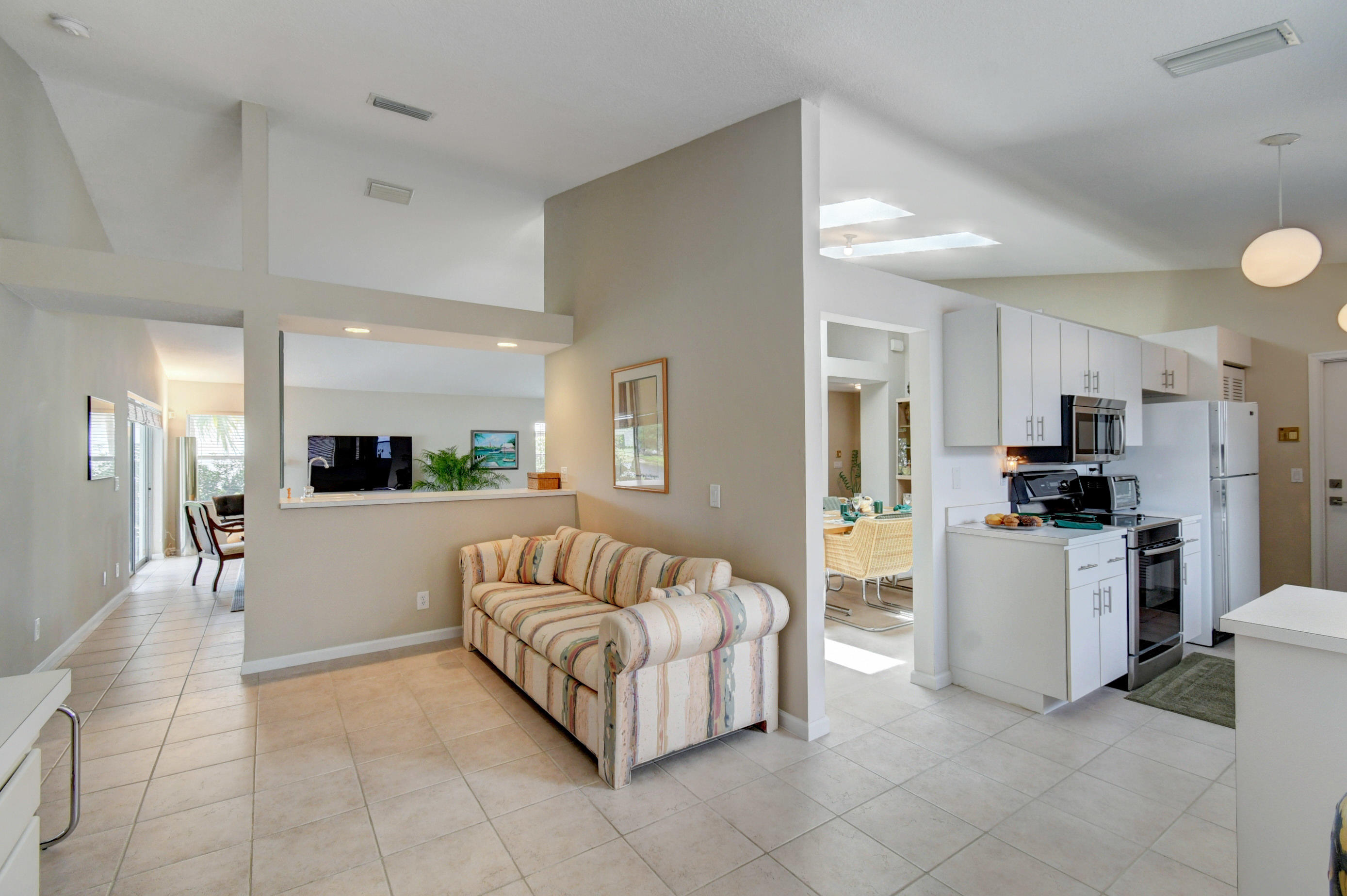 RAINBOW LAKES/THE ESTATES - Residential