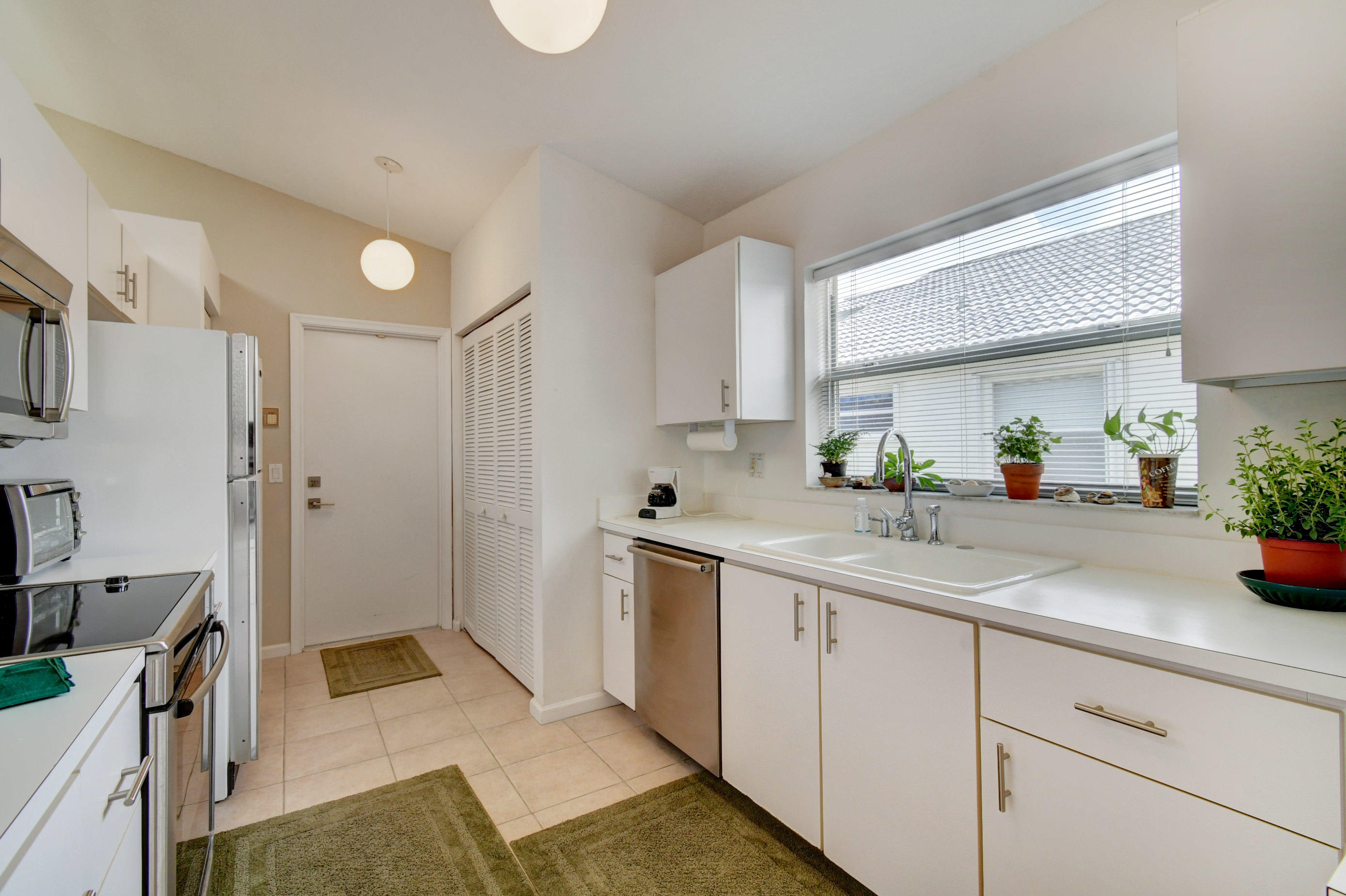 RAINBOW LAKES/THE ESTATES - Residential