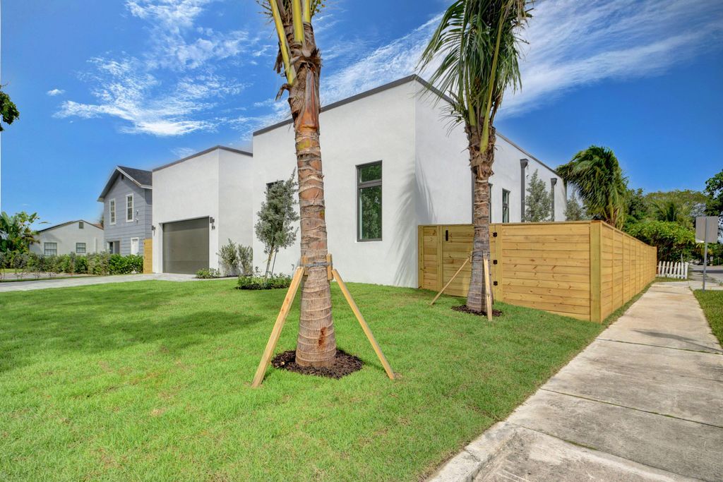 Photo of 901 Upland Road, West Palm Beach, FL 33401 (MLS # B26008179)