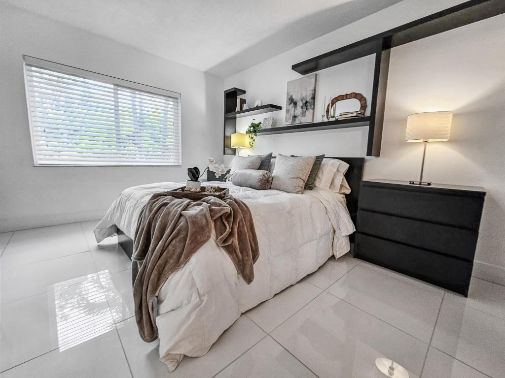 WELLINGTON ARMS CONDOS - Residential