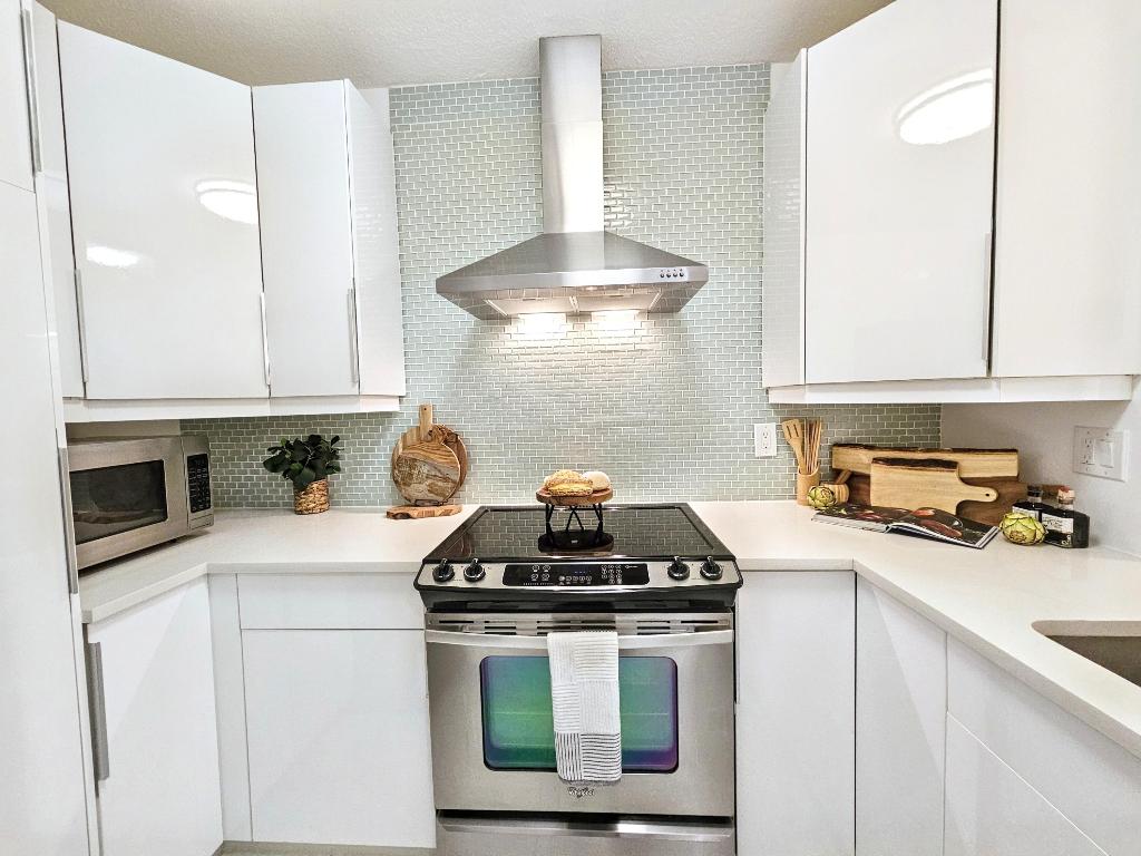 WELLINGTON ARMS CONDOS - Residential