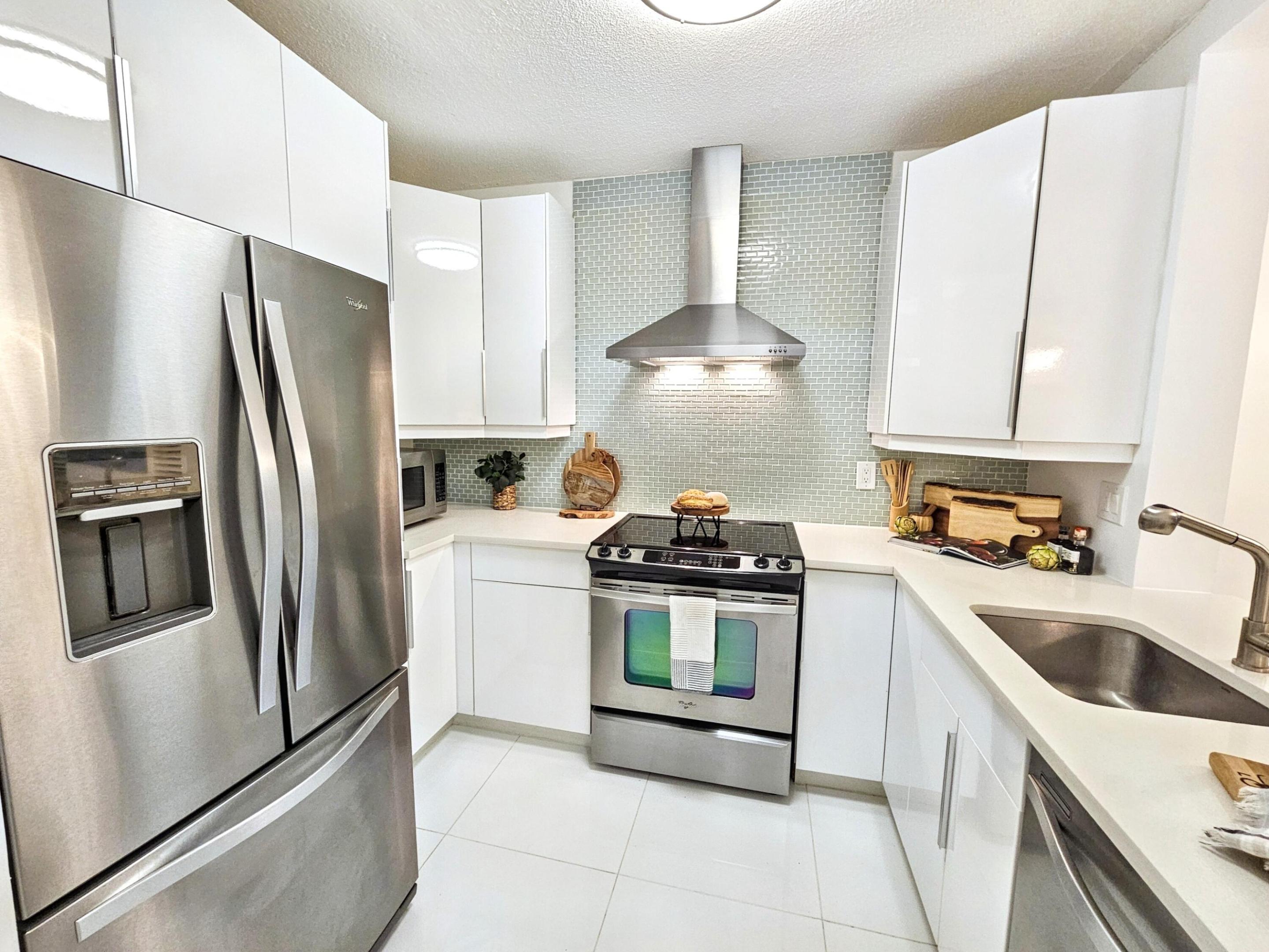 WELLINGTON ARMS CONDOS - Residential