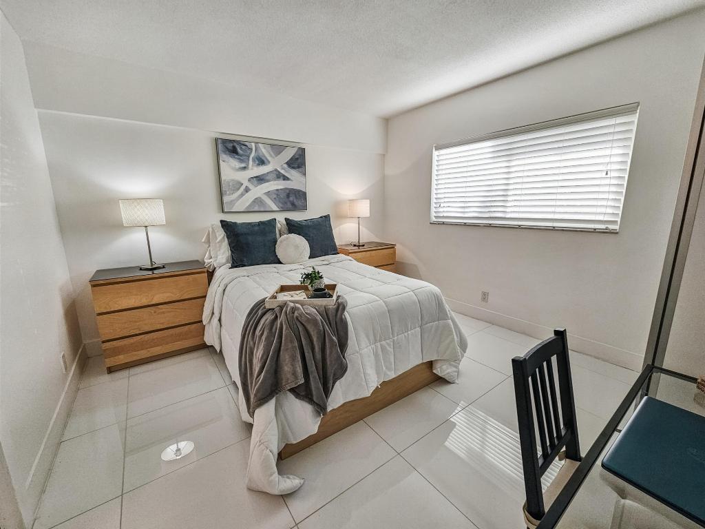 WELLINGTON ARMS CONDOS - Residential