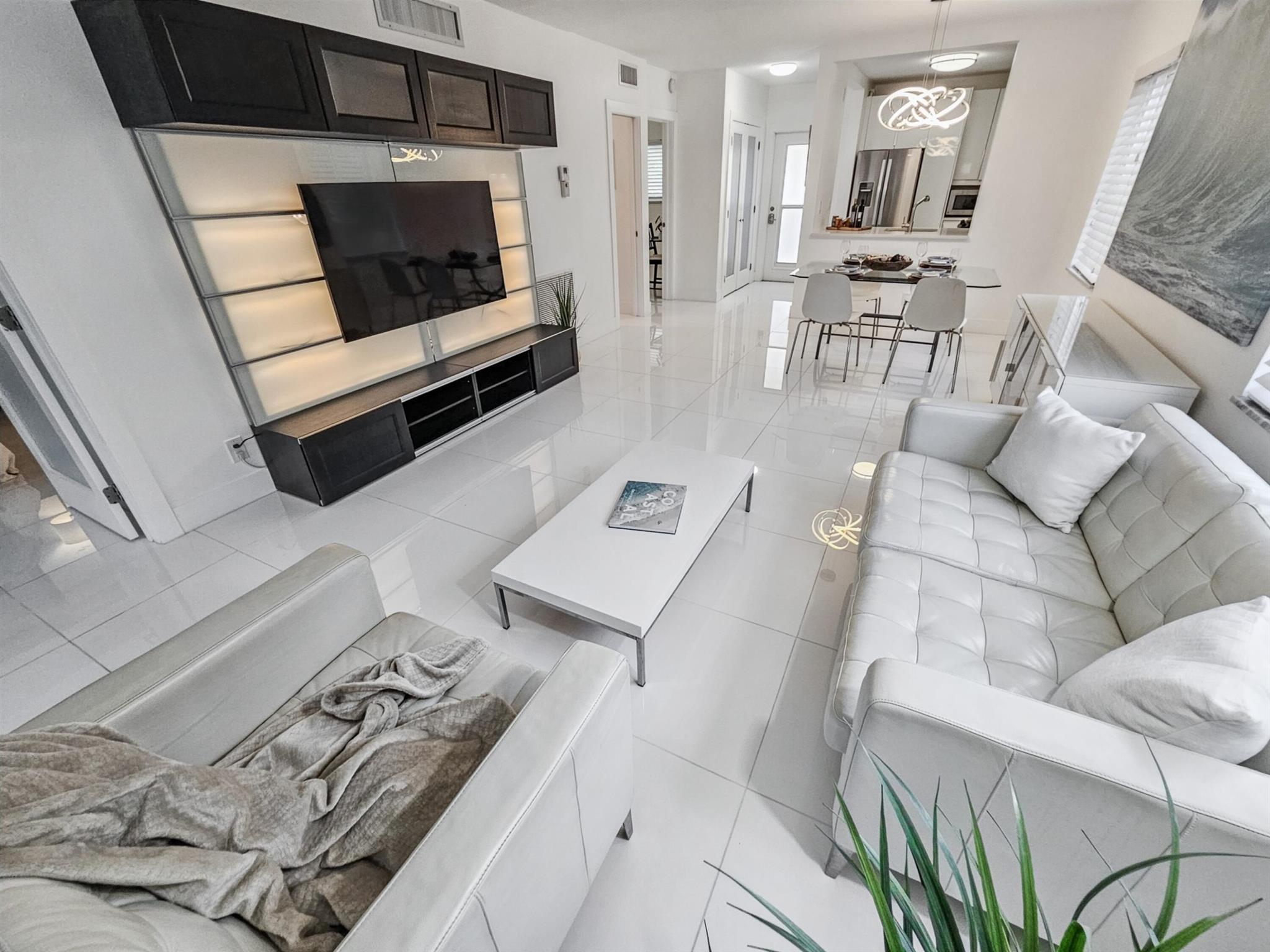 WELLINGTON ARMS CONDOS - Residential