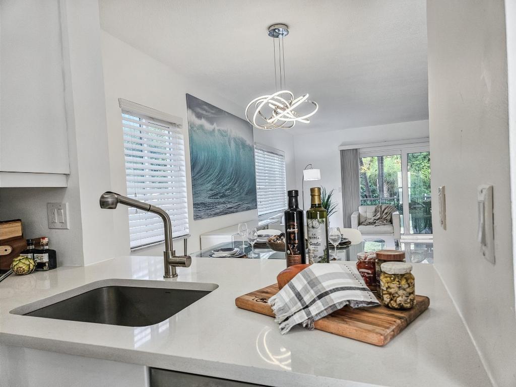 WELLINGTON ARMS CONDOS - Residential