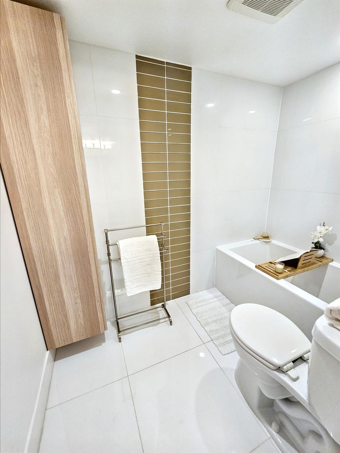 WELLINGTON ARMS CONDOS - Residential