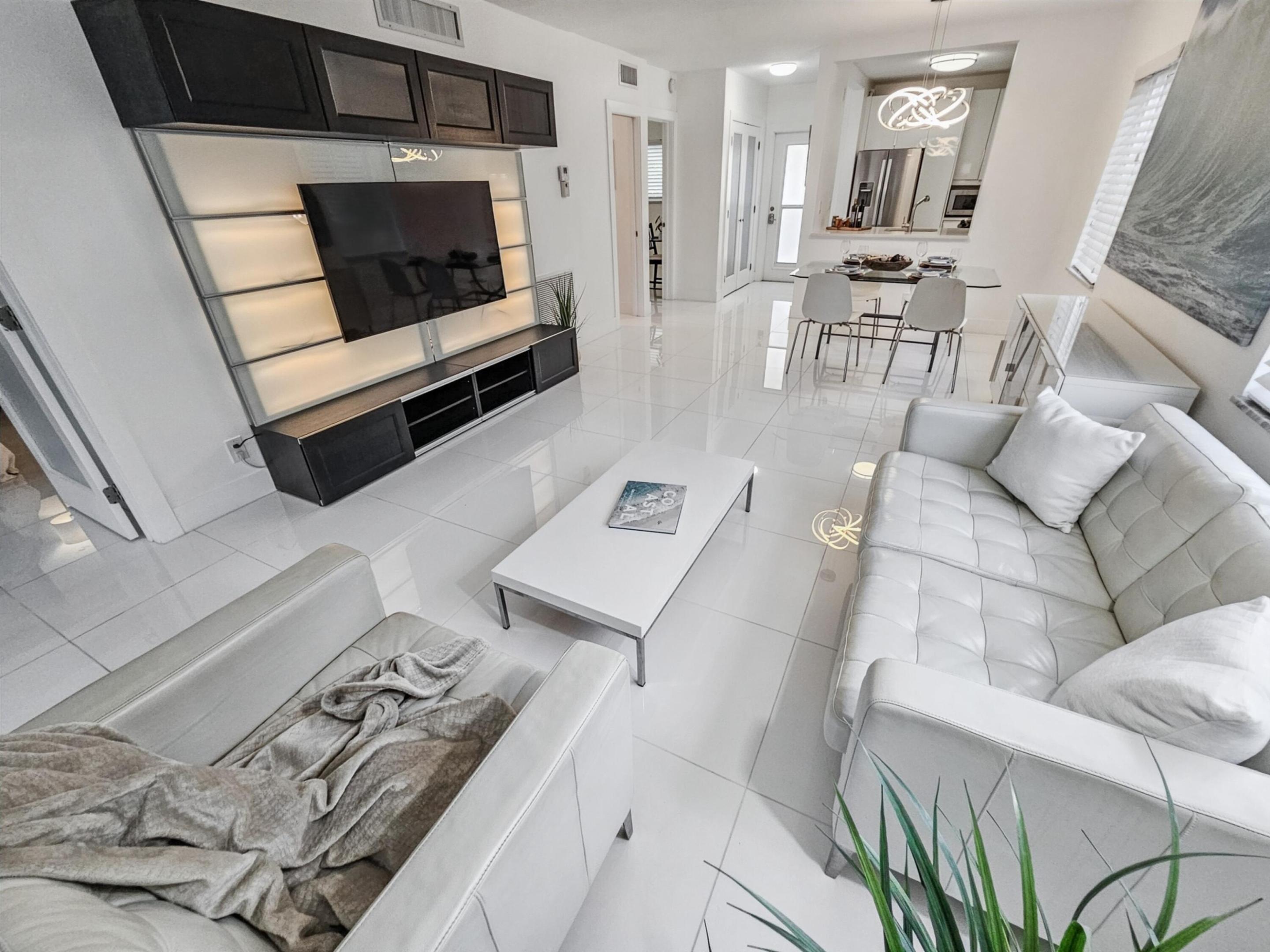 WELLINGTON ARMS CONDOS - Residential