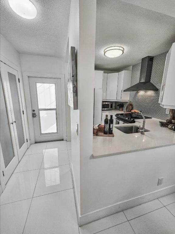 WELLINGTON ARMS CONDOS - Residential